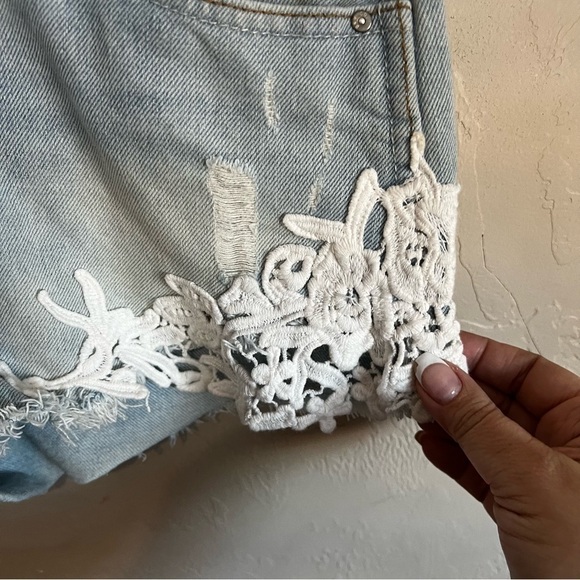 Denim Co. Distressed Button Fly Lace Embroidered Booty Denim Shorts - Picture 4 of 8